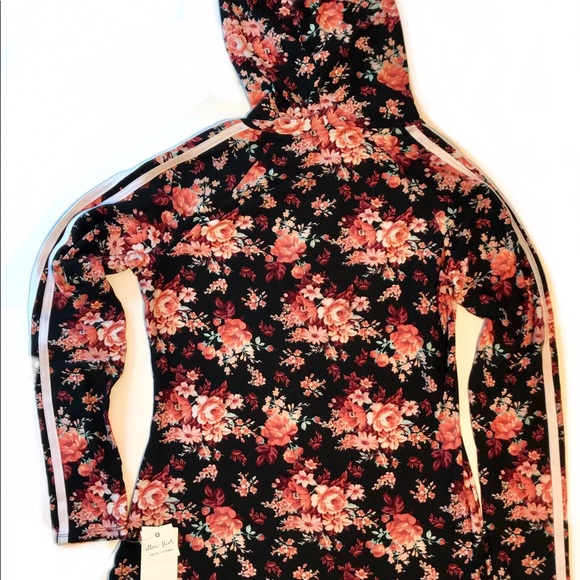 Ultra Flirt NWT Black floral hoodie Juniors M - Picture 4 of 6